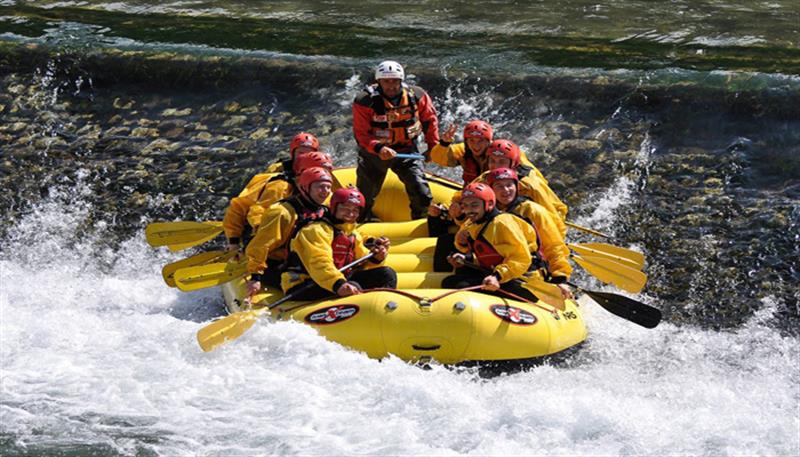 Il Rafting: una disciplina sportiva ad alta concentrazione adrenalinica.  Il Rafting: una disciplina sportiva ad alta concentrazione adrenalinica.